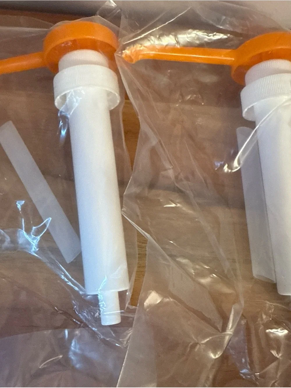 New DUNKIN DONUTS Orange &White 64 oz pump lot of 4 swirl shot pumps only Sealed